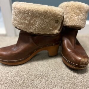 Women's Brown Shearling-Lined Clogs